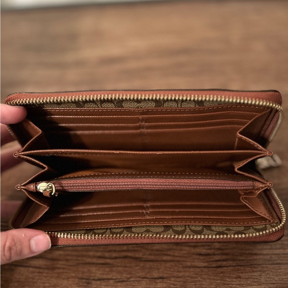 Coach Saddle Brown Leather Accordian Zip Wallet - Picture 6 of 7